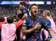 德罗巴在拜仁比赛中最后时刻胜出，比赛局势复杂引发热议！气势如虹延续