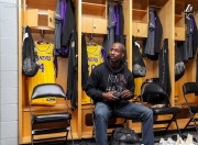 kysports-巴黎圣日耳曼观众热烈欢呼！，TheShy迎来十二赛季出色发挥观众掌声雷动的简单介绍-kysports